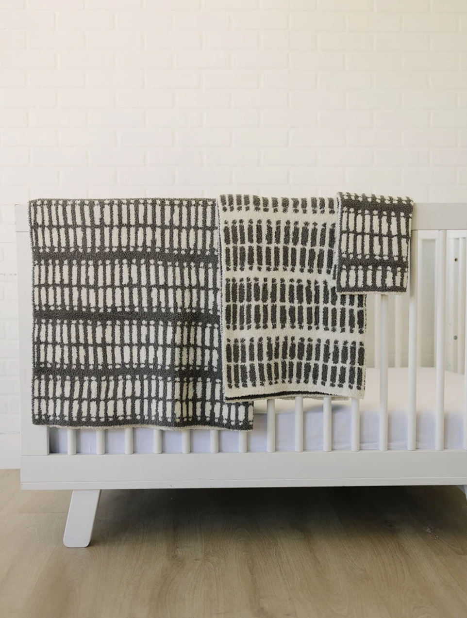 Grey / Ivory Plush Blanket