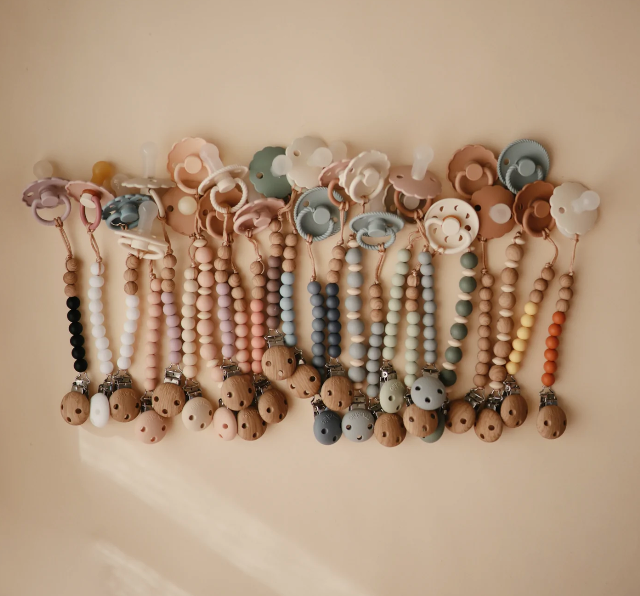 Hera Pacifier Clip